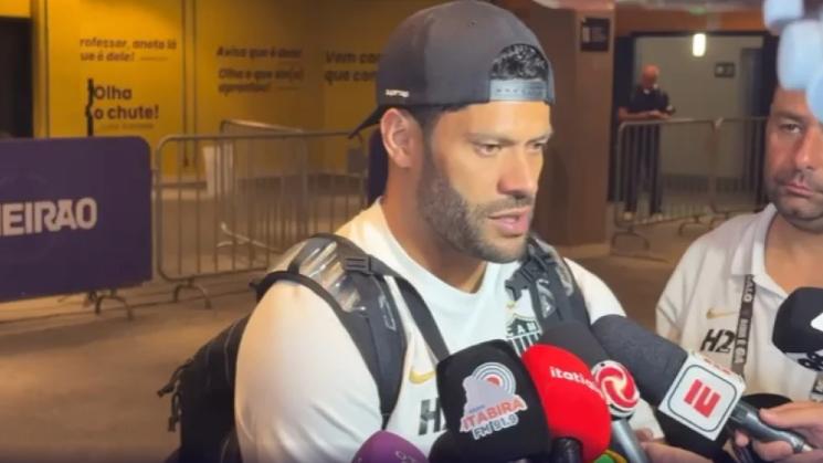 Hulk lamenta briga em clássico e culpa arbitragem