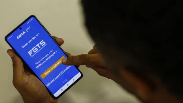 Governo estuda liberar R$ 7 bilhões do FGTS para trabalhadores endividados